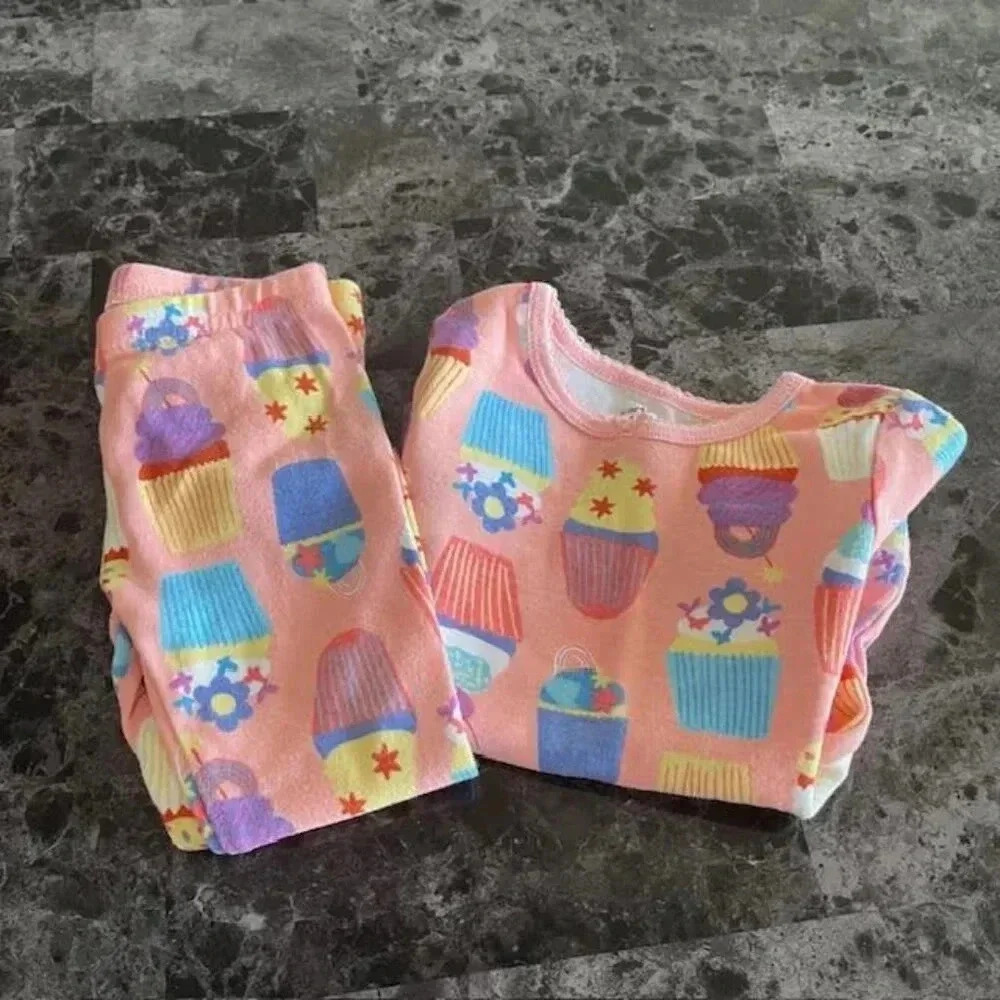 Carter's Toddler Girl Pajama Set (Size 12M) Pink with cupcake prints - Picture 9 of 9